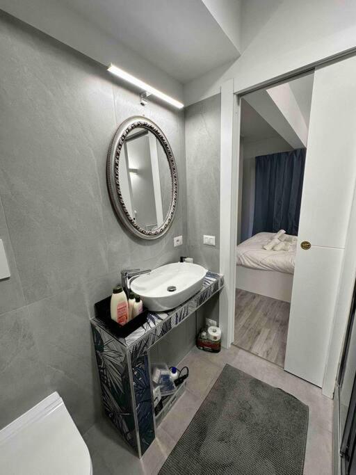 Apartment Cozy Design In Porta Maggiore.